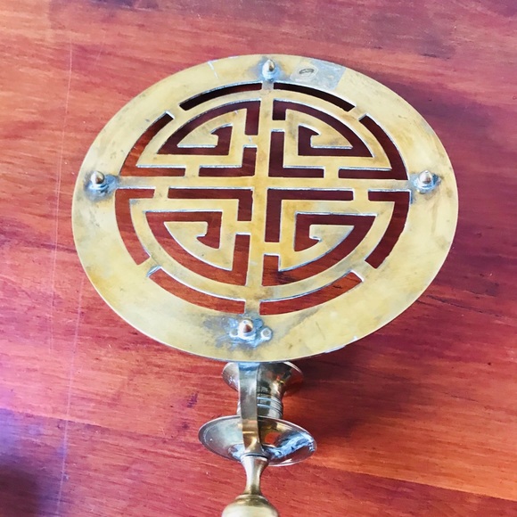 Vintage brass Chinese medallion candle sconce - Picture 8 of 8